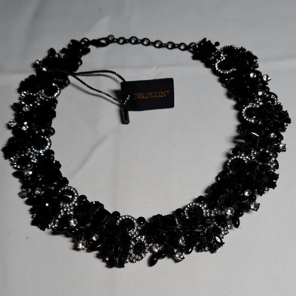 Chic Black Crystal Necklace - Picture 2 of 4